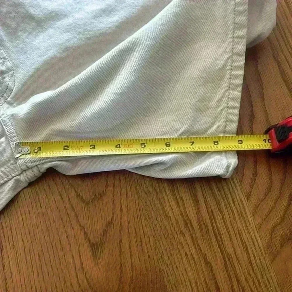 Vintage Levi’s Red Tab 2004 Men’s 550 Relaxed Fit Off White Denim Jorts size 34 - Picture 9 of 10